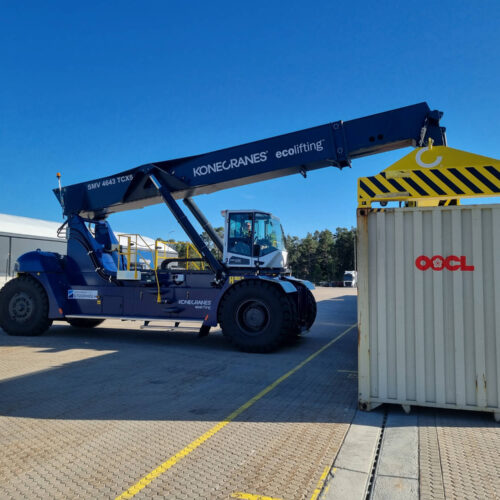 Container lift truck in use at Hutchison Ports Stockholm